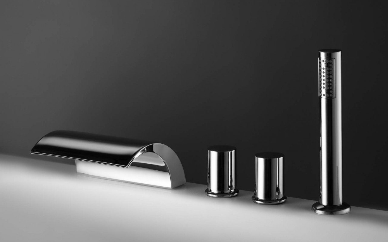 Aquatica Italia Waterfall 4 Hole Deck Mounted Tub Filler Chrome