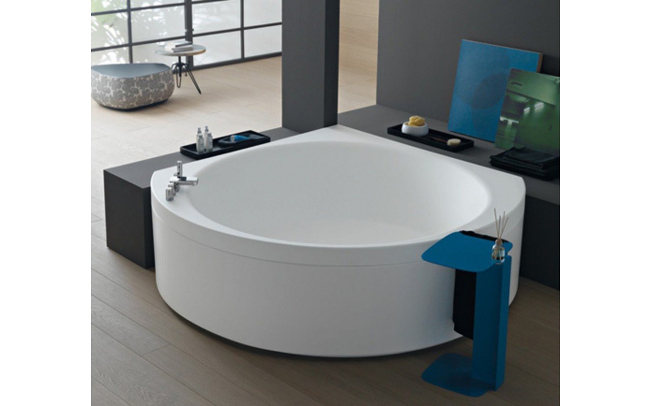 Suri wht corner velvetty acrylic bathtub 01 (web)